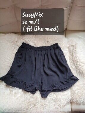 Black High-Waist Ruffle Hem Shorts
